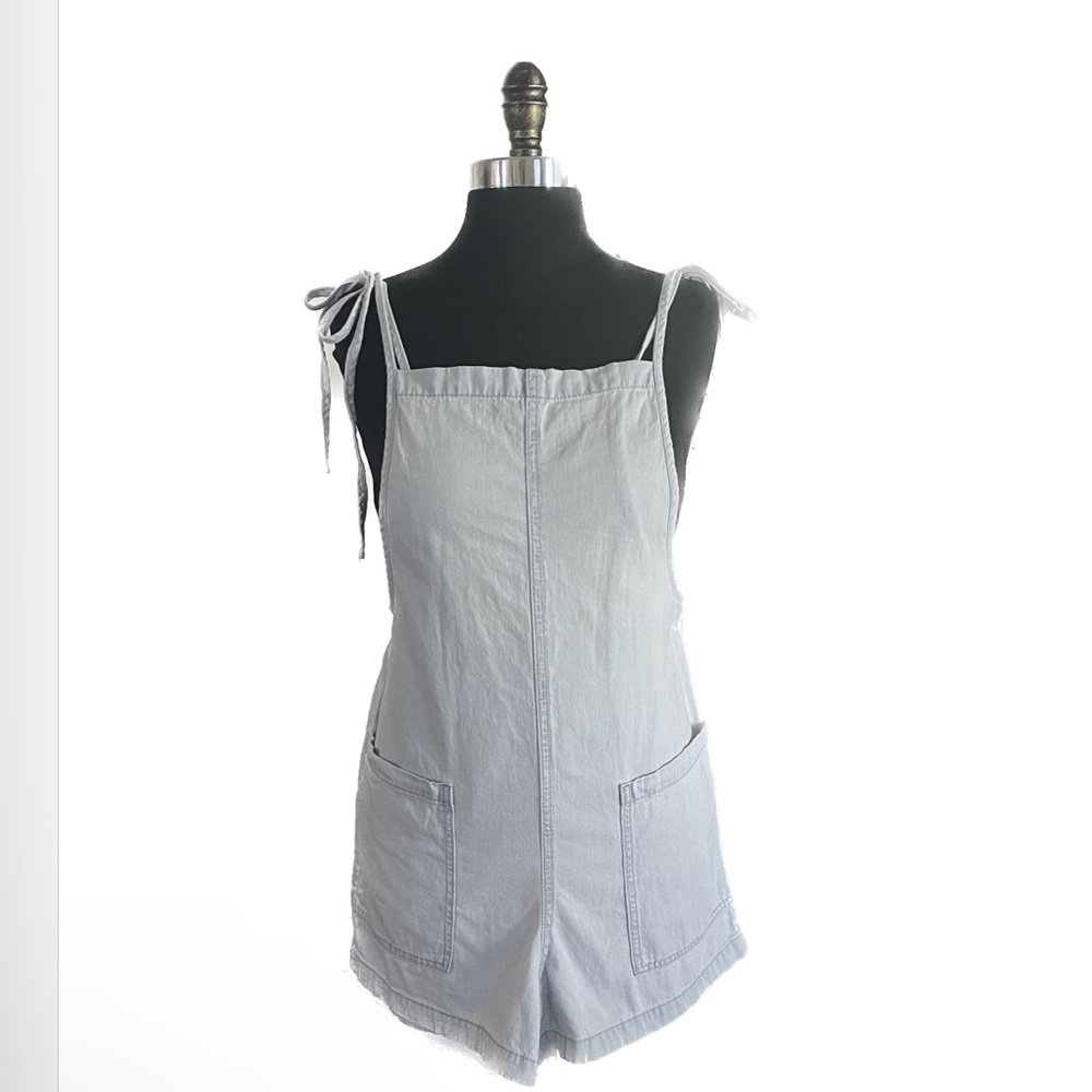 Arizona tie on overalls in light wash blue denim with large front pockets.